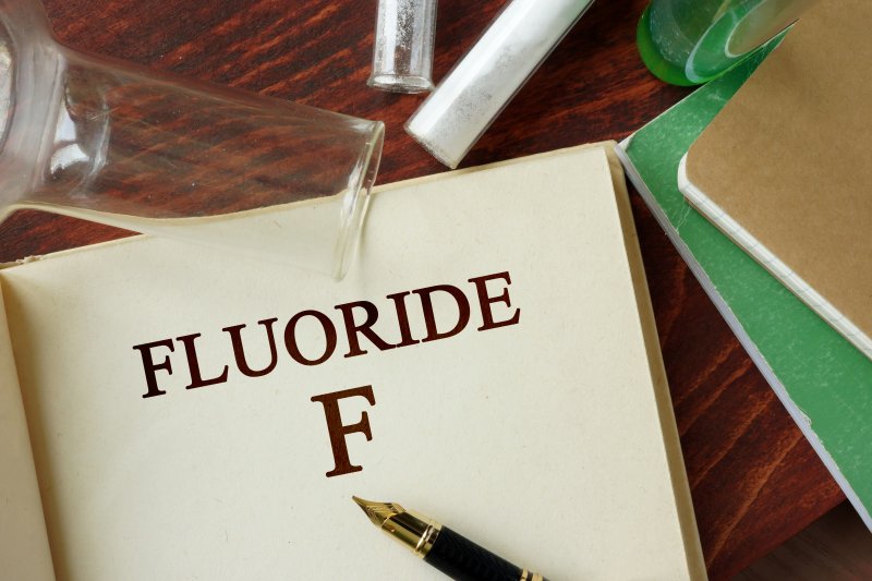 The word ‘fluoride’ written on a piece of paper